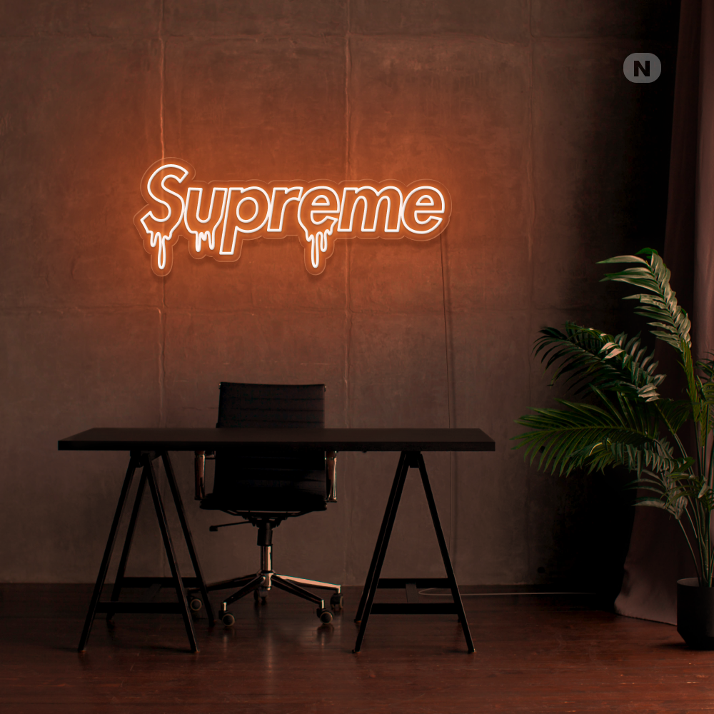 Un'insegna al neon sul lato di un edificio foto - Immagine gratis di Un'insegna al neon sul lato di un edificio foto - Immagine gratis di