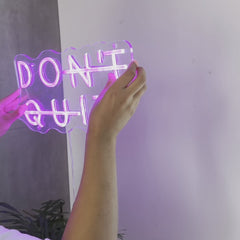 Insegna al neon Don't Quit